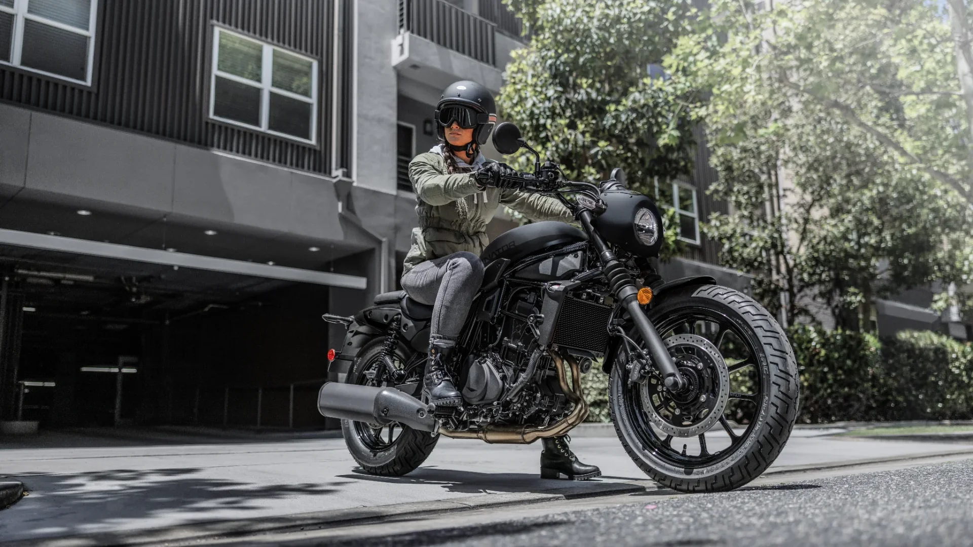 Kawasaki ELIMINATOR 500 SE action