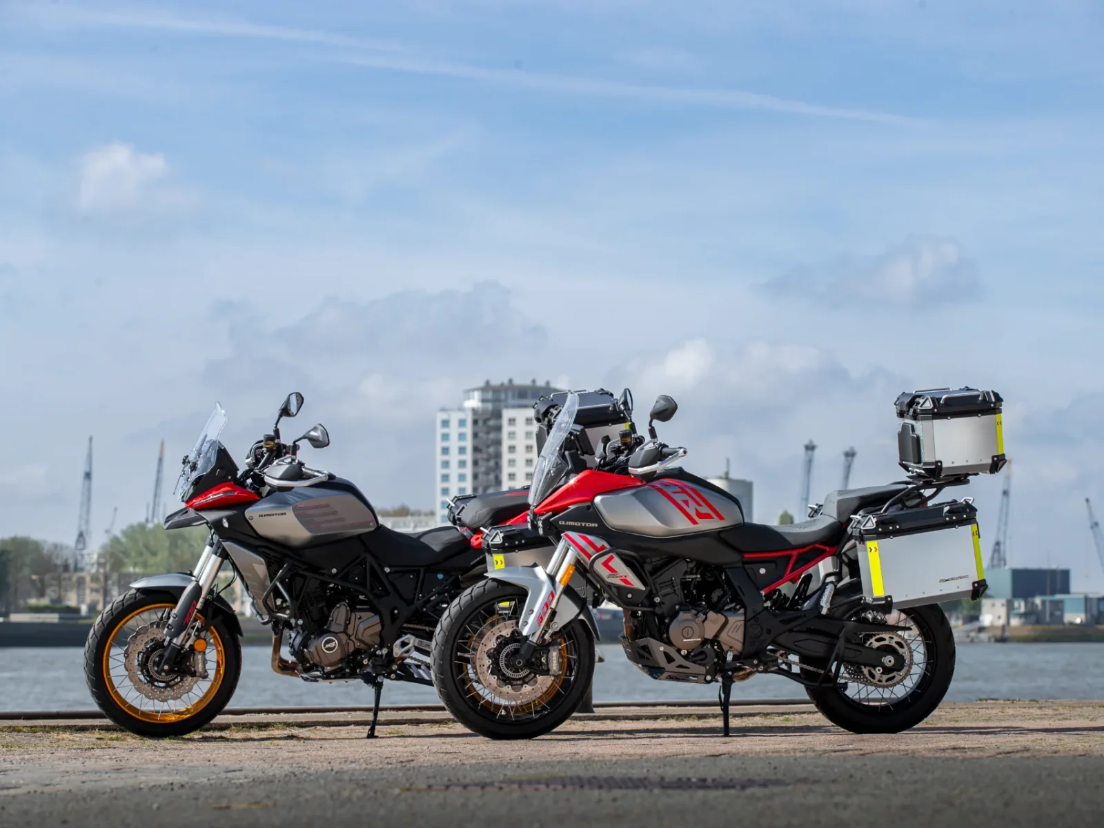 Qjmotor SRT 800 SX TOURING foto 1