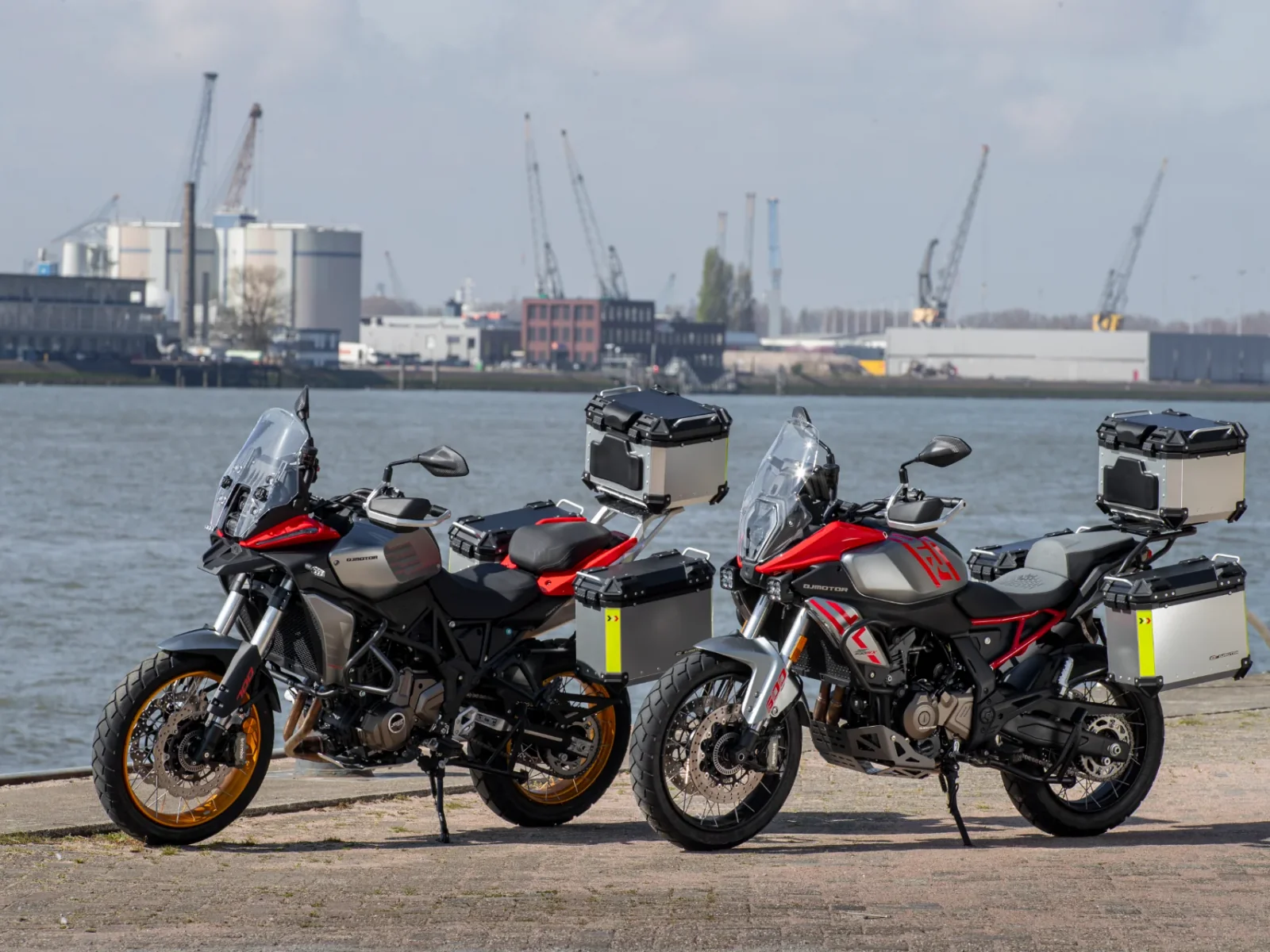 Qjmotor SRT 800 SX TOURING foto 4