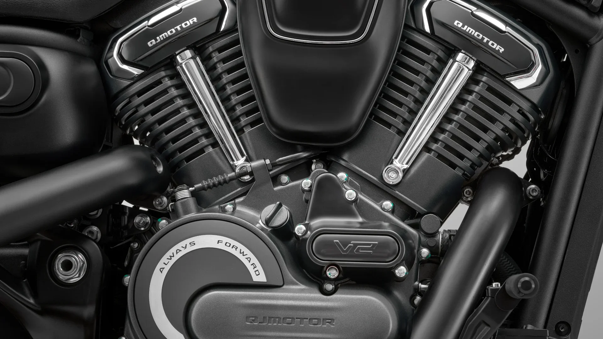 Qjmotor SRV 600 V2 action