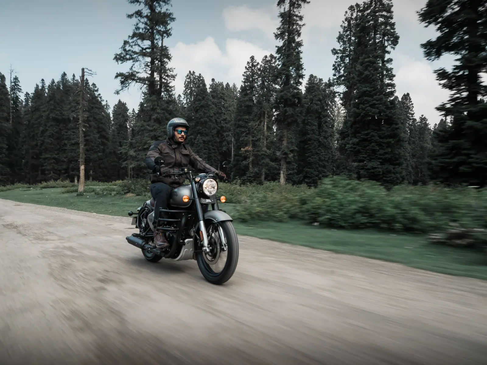 Royal-Enfield CLASSIC 350 foto 1