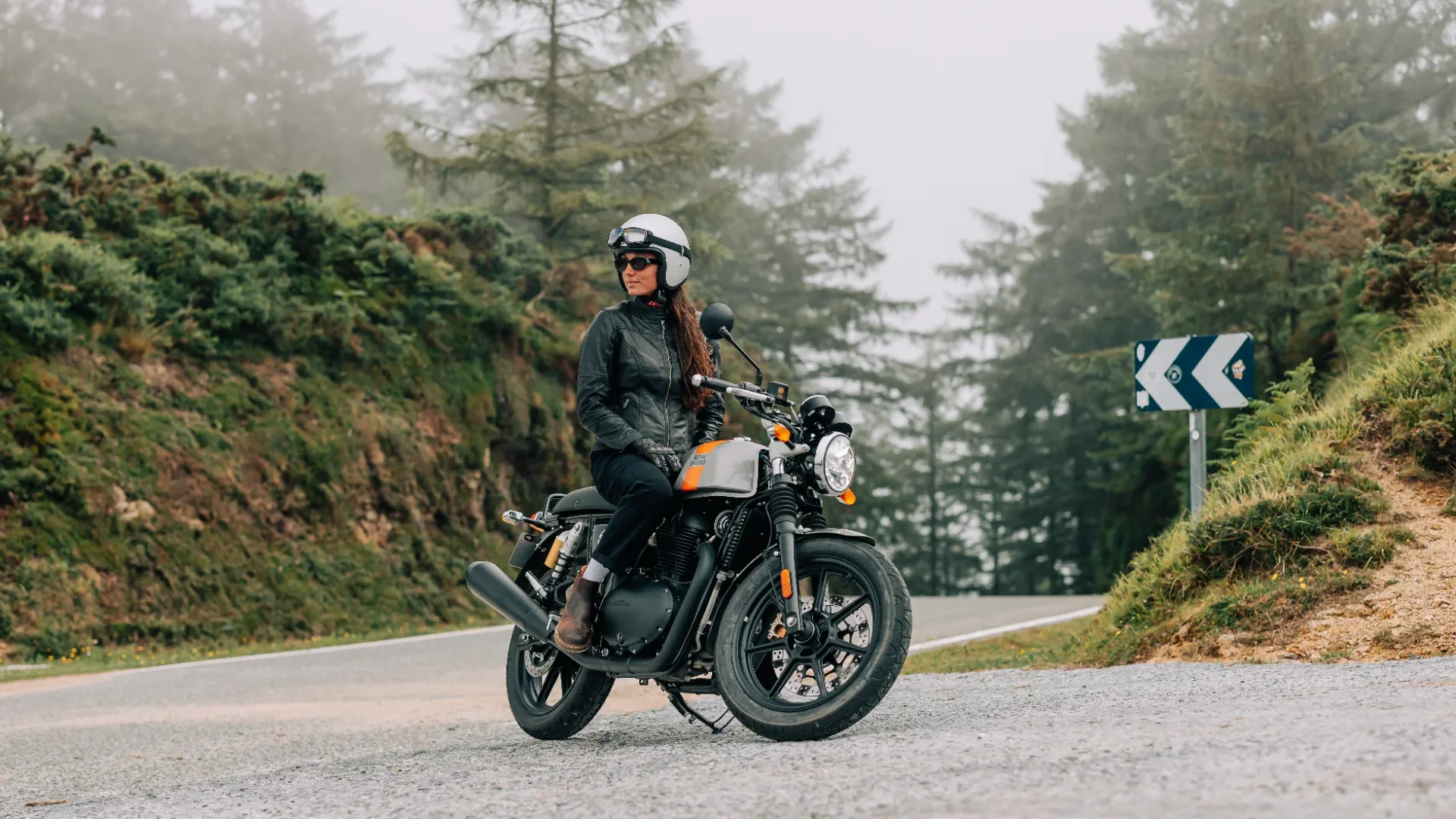 Royal-Enfield CONTINENTAL GT 650 action