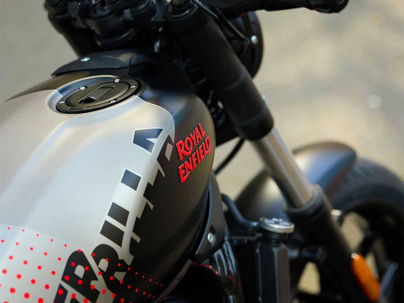 Royal-Enfield GUERRILLA 450 APEX foto 2