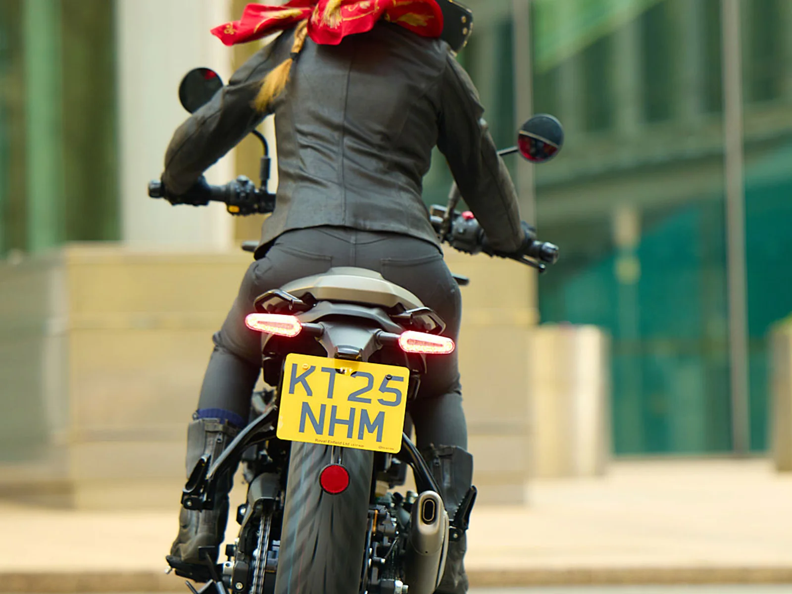 Royal-Enfield GUERRILLA 450 APEX foto 5