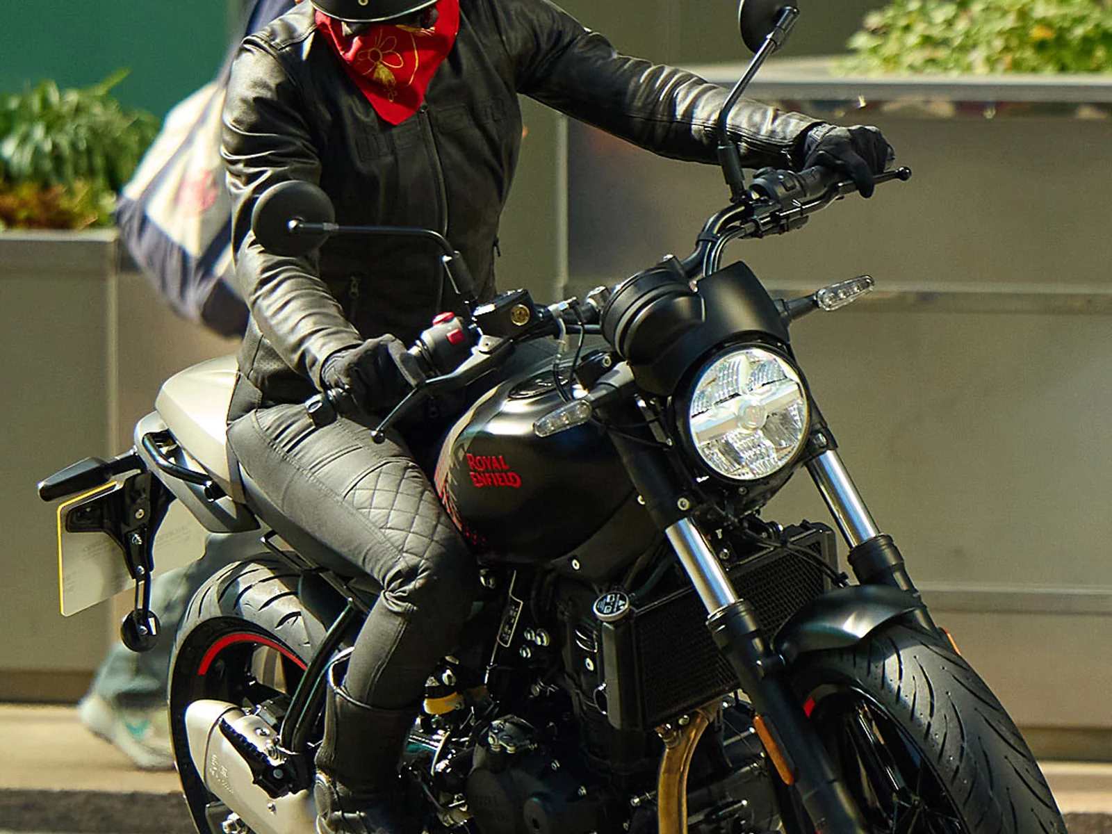 Royal-Enfield GUERRILLA 450 APEX foto 16