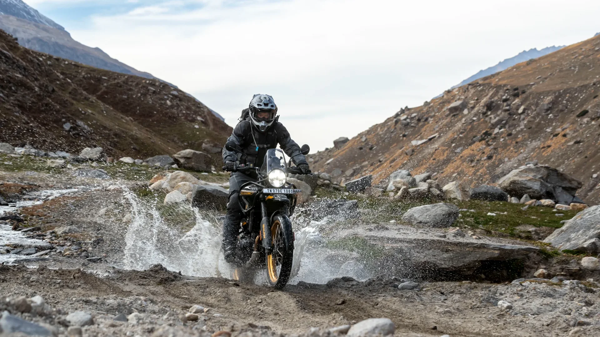 Royal-Enfield HIMALAYAN 450 action