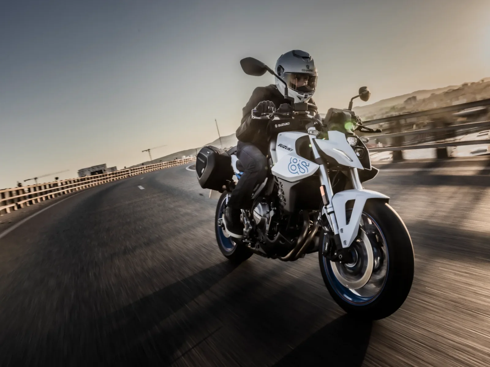 Suzuki GSX-8S foto 2
