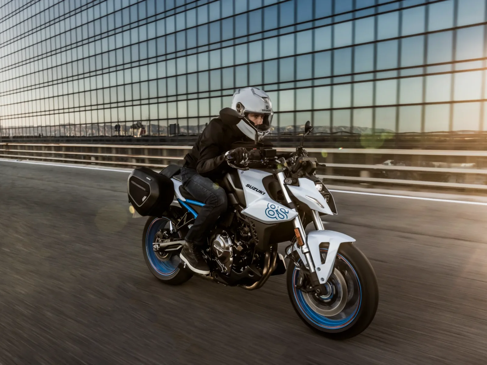 Suzuki GSX-8S foto 3
