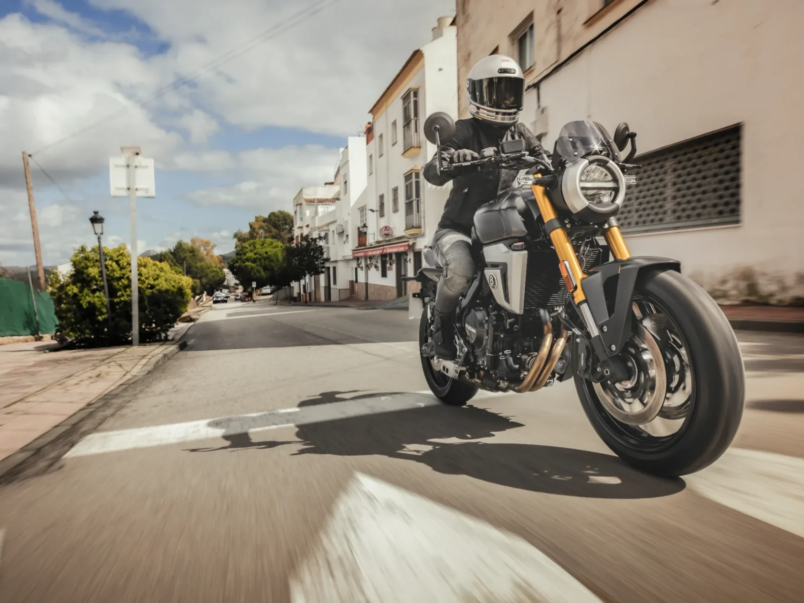 Suzuki GSX-8T foto 12