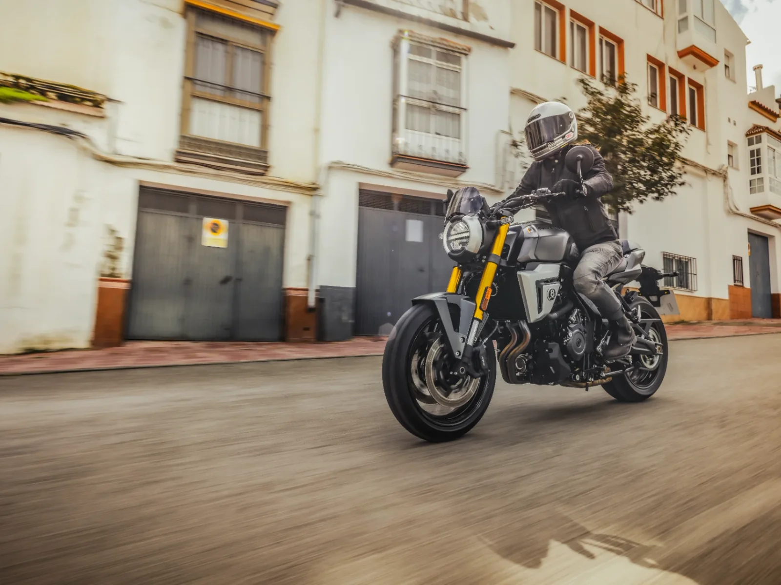 Suzuki GSX-8T foto 13